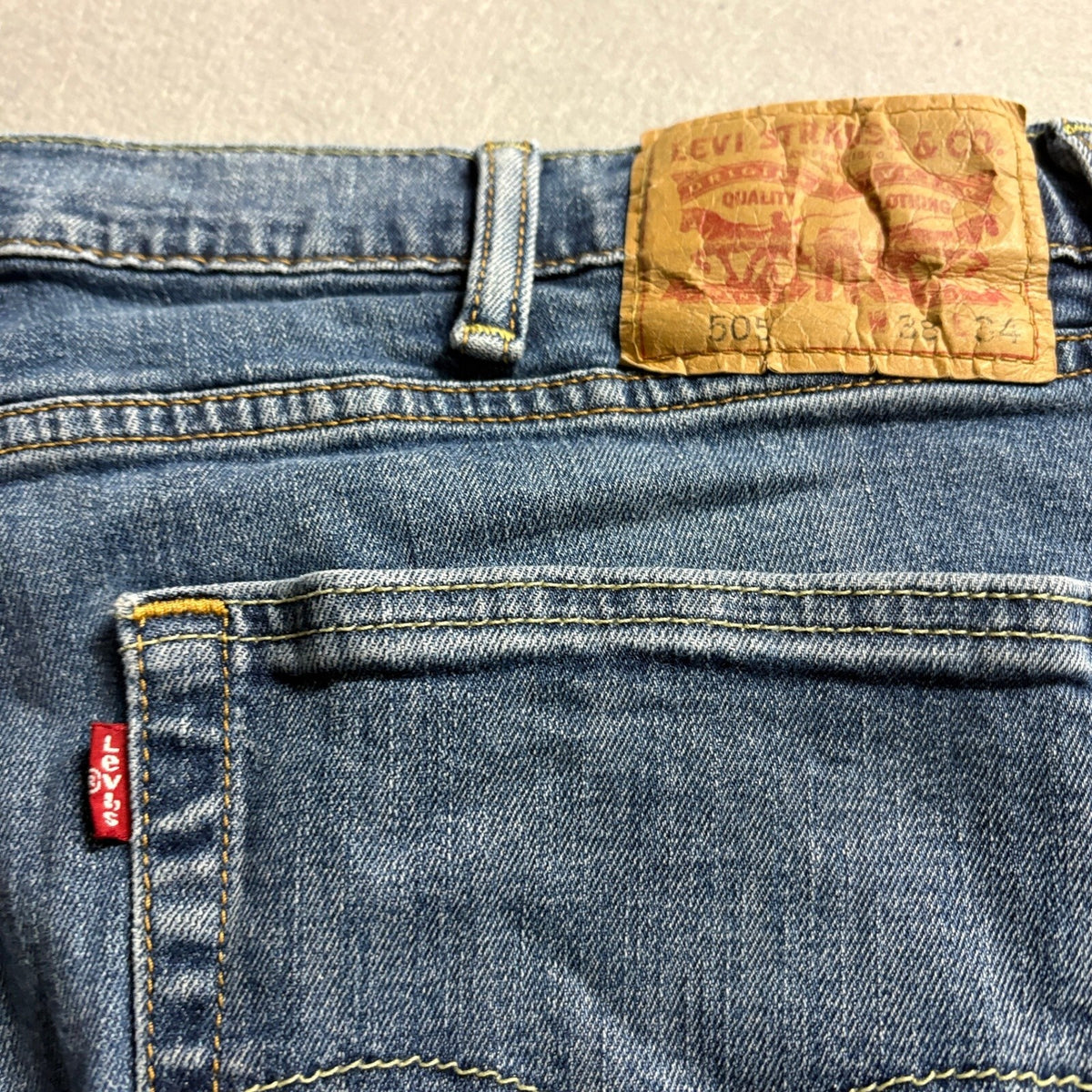 Levi's 505 Regular Fit Jeans Mens 38x34 Blue Denim Medium Wash Straight Leg