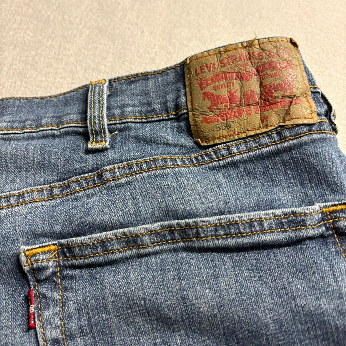 Levi's 550 Relaxed Fit Tapered Leg Jeans Mens 54 x 28 Big & Tall Blue Denim