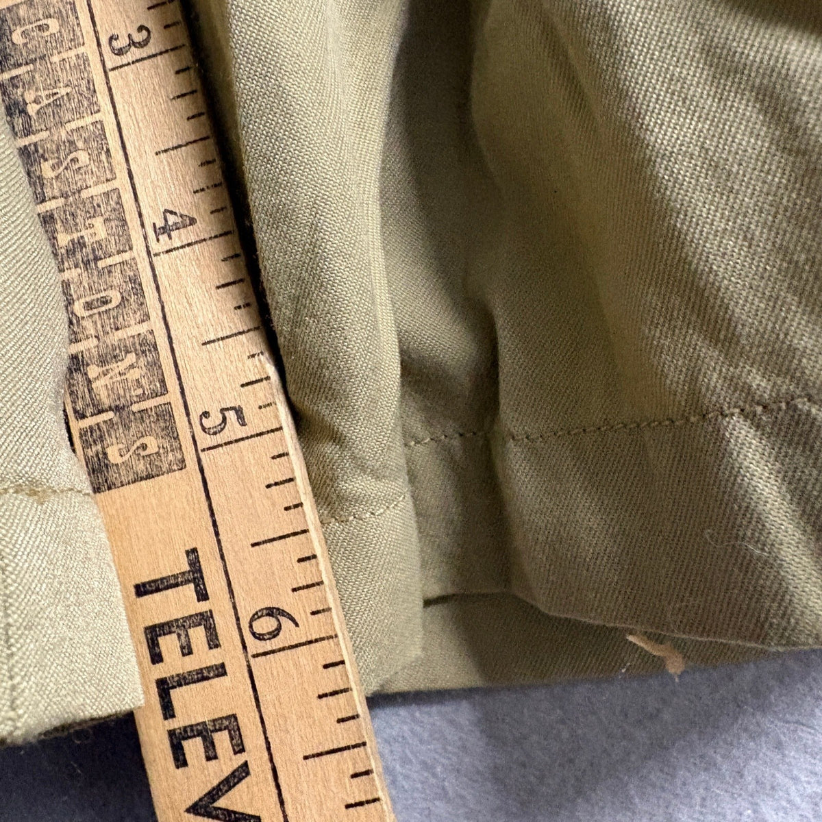 TravelSmith Mens 34 Khaki Tan Pleated Gurkha Side Buckle Nylon Travel Shorts