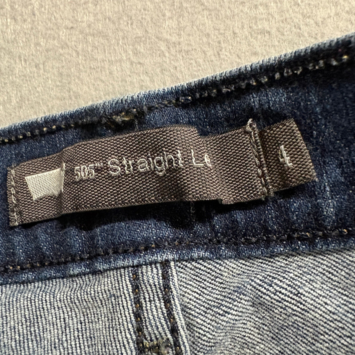 Levis 505 Straight Leg Jeans Womens Size 4 Medium Wash Denim Blue W27 L32