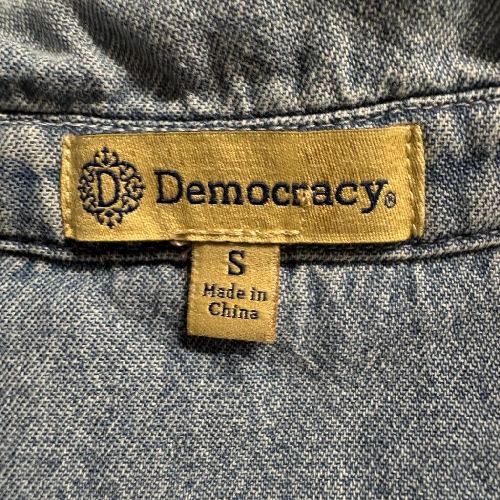 Democracy Denim Shirt Womens Small Blue Cotton Long Sleeve Raw Hem Chambray Top