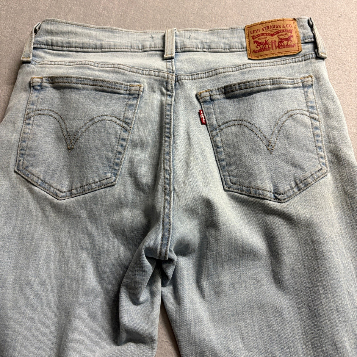 Levis Boyfriend Jeans Womens 28 Light Wash Blue Denim W28 L27
