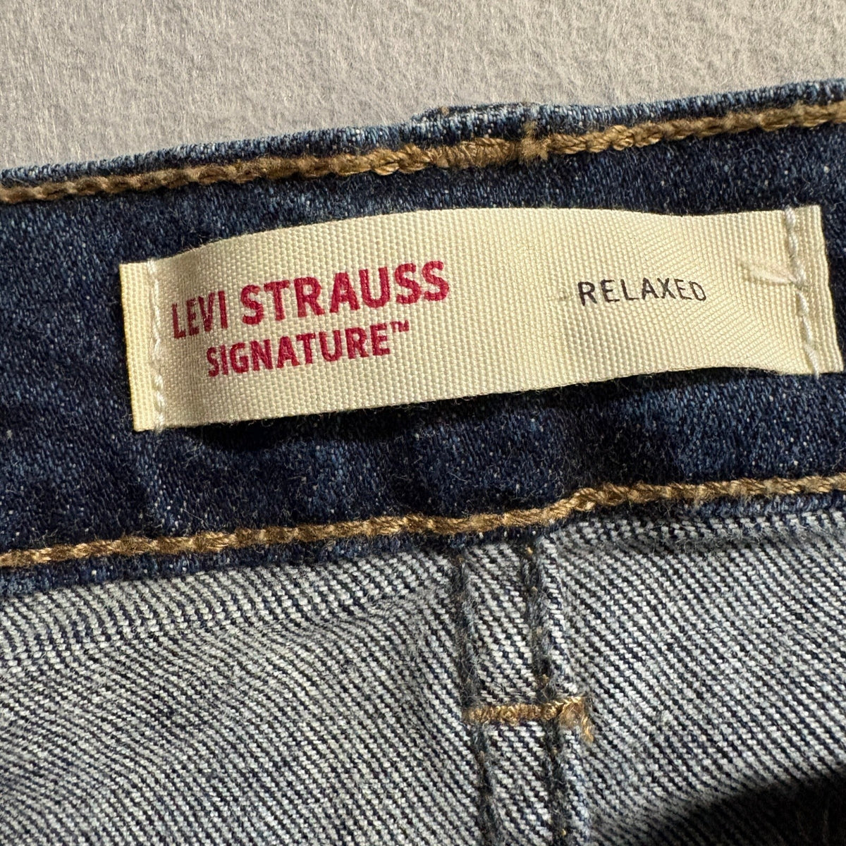 Signature by Levi Strauss Co Mens 34x34 Relaxed Fit Blue Jeans Dark Wash