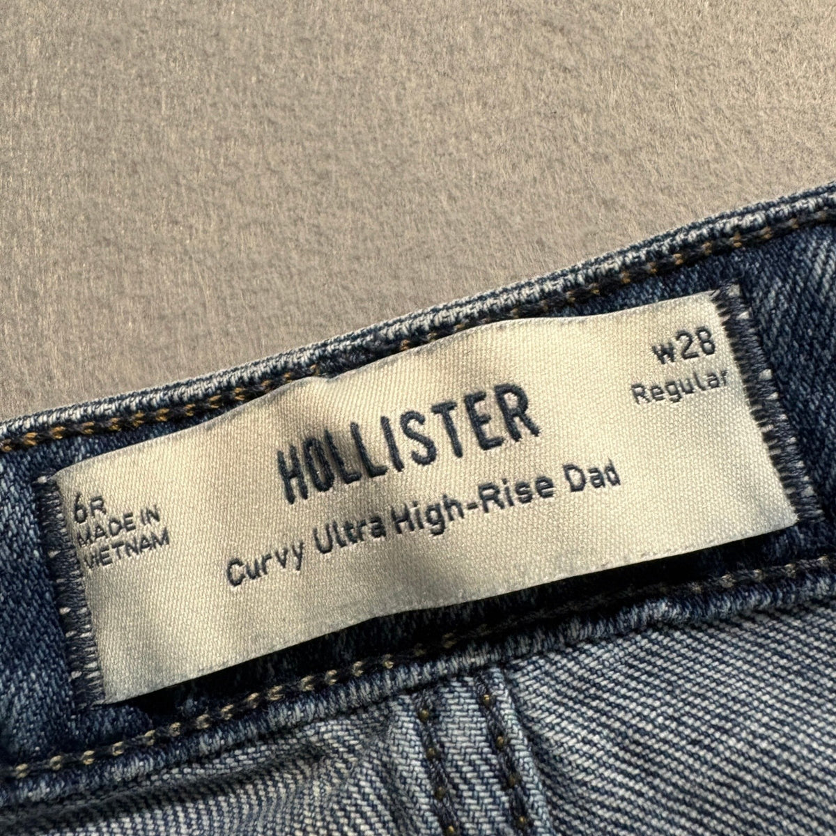 Hollister Curvy Ultra High-Rise Dad Jeans Womens 6R W28 Distressed Blue Denim