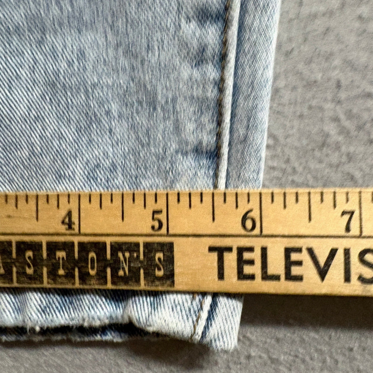 Missguided Riot High Rise Mom Jeans Womens US 2 Distressed Ripped Light Wash