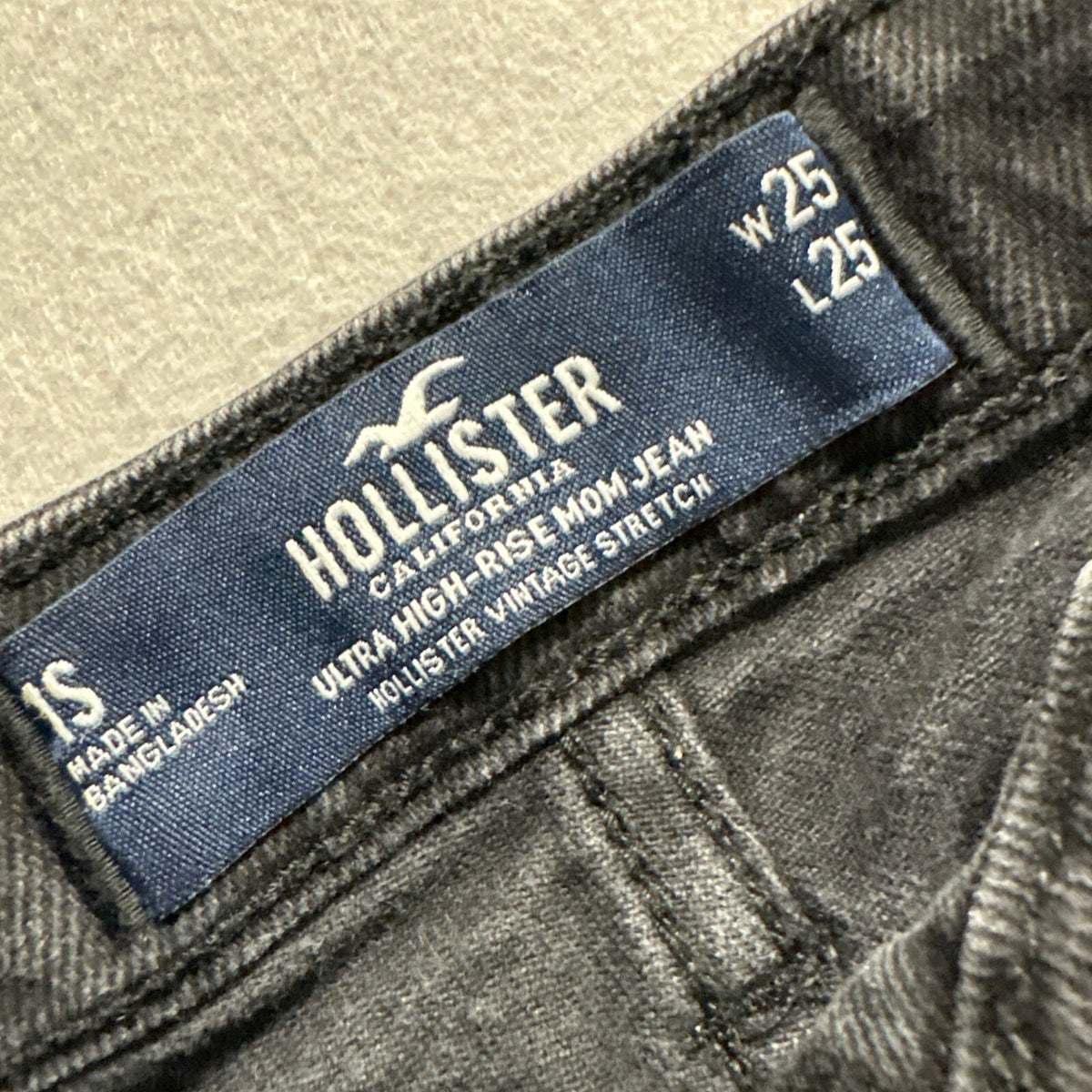 Hollister Ultra High Rise Mom Jeans Womens 1S W25 L25 Black Raw Hem Stretch