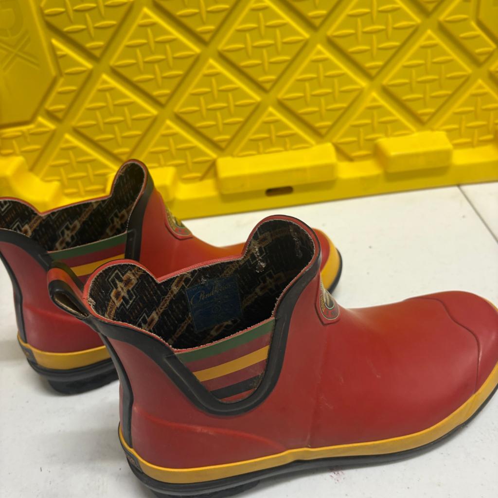 Pendleton Mount Rainier National Park Rain Boots Womens Size 10 Red Yellow