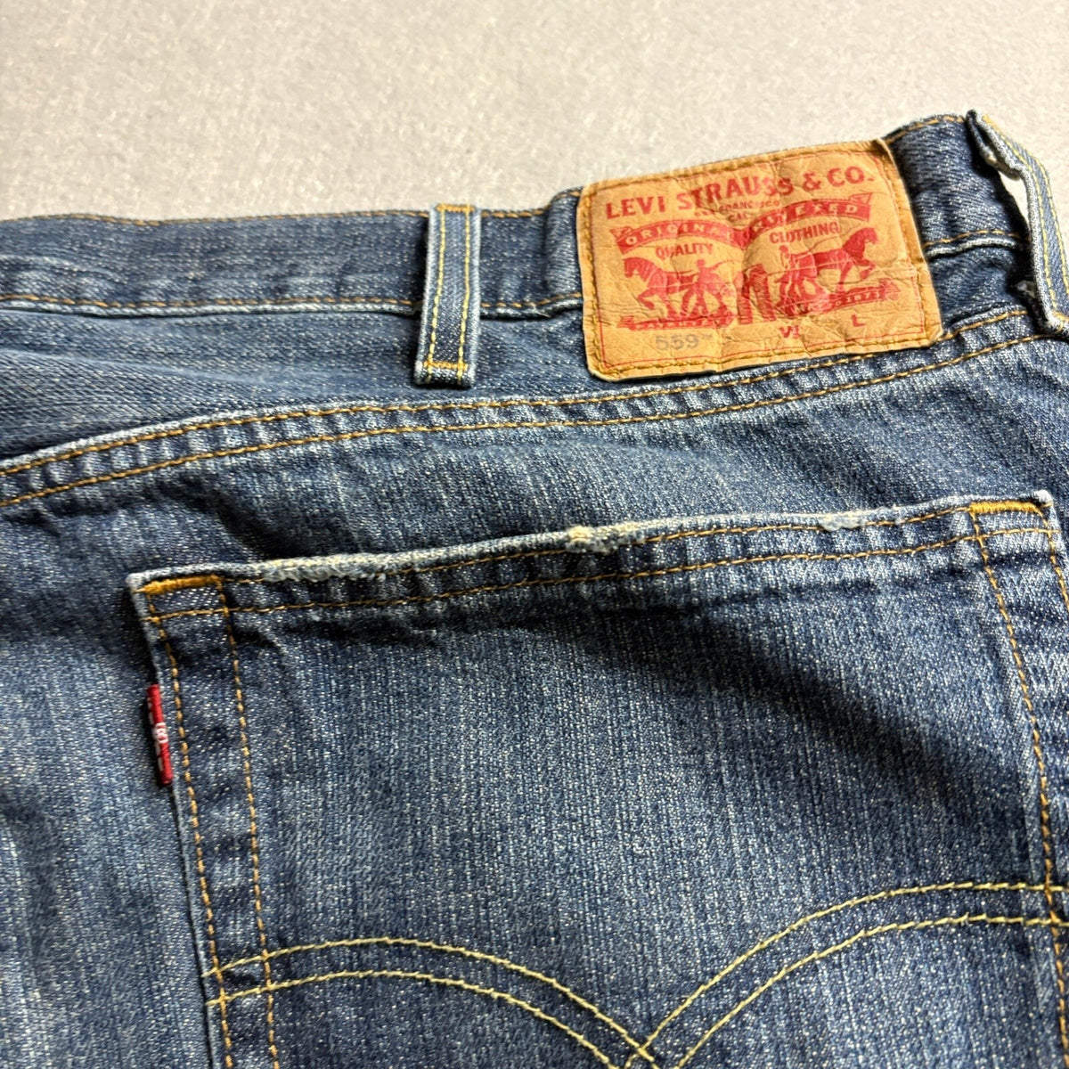 Levis 559 Relaxed Straight Jeans Mens W42 L38 Medium Wash Blue Denim Pants