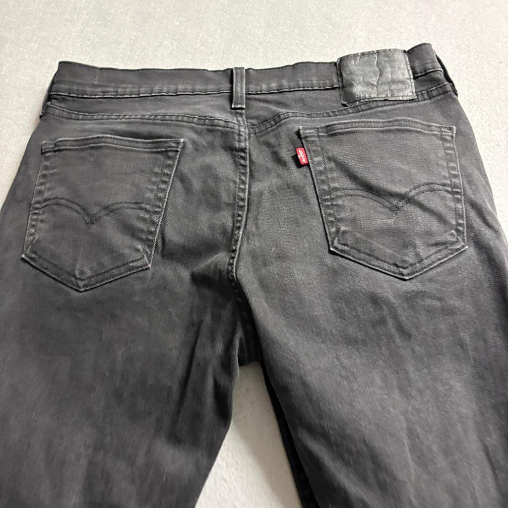 Levis 514 Straight Leg Jeans Mens 34x30 Black Distressed Ripped Denim