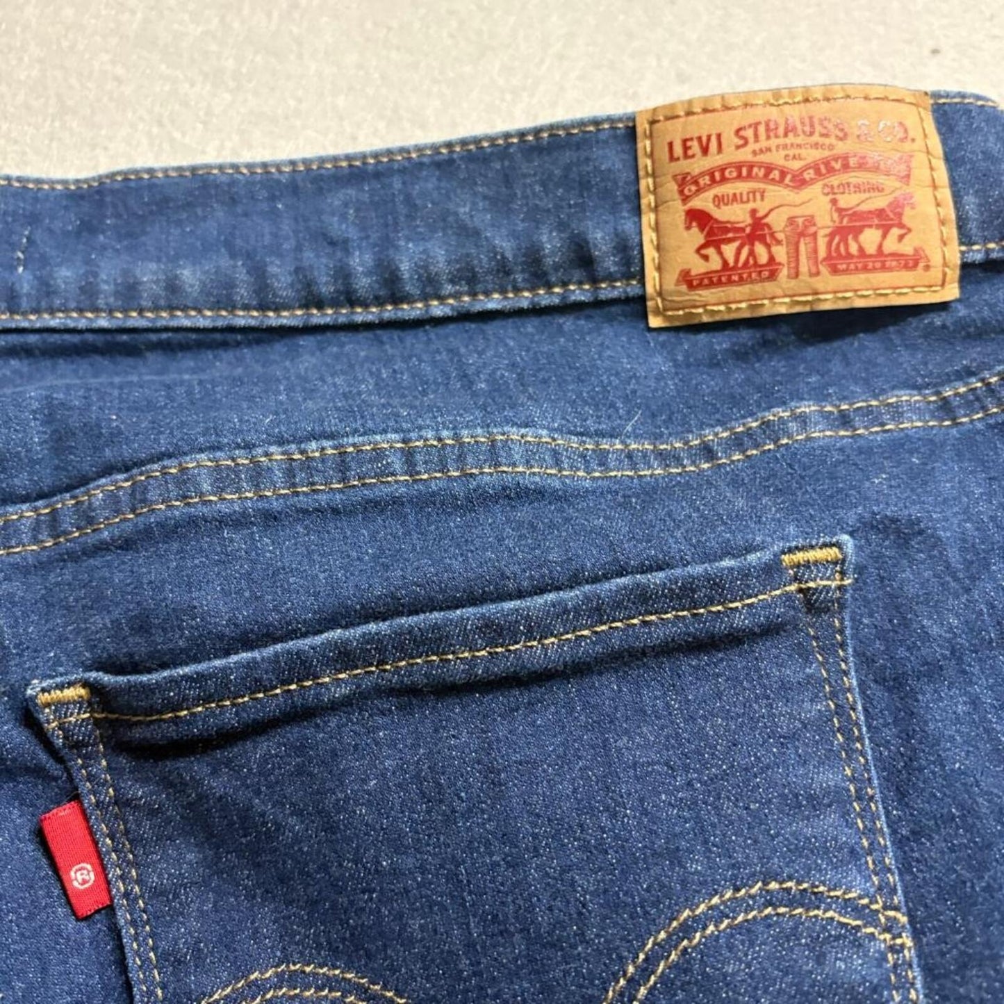 Levi's 310 Shaping Super Skinny Jeans Womens 22W S Blue Denim Stretch Plus Size