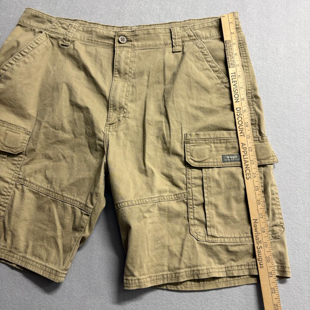 Wrangler Relaxed Fit Cargo Shorts Mens 38 Brown Tan Cotton Twill Casual