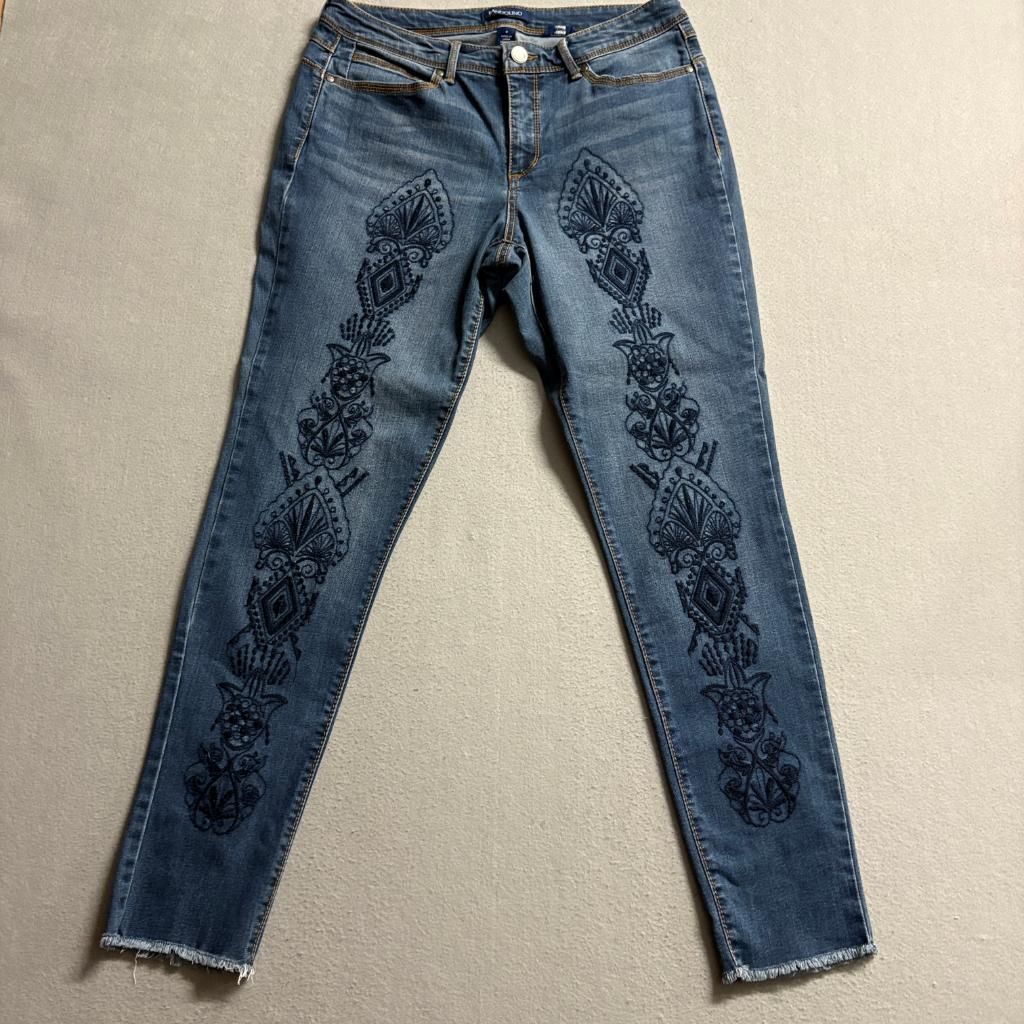 Bandolino Mandie Lisbeth Embroidered Jeans Womens Size 8 Blue Denim Raw Hem