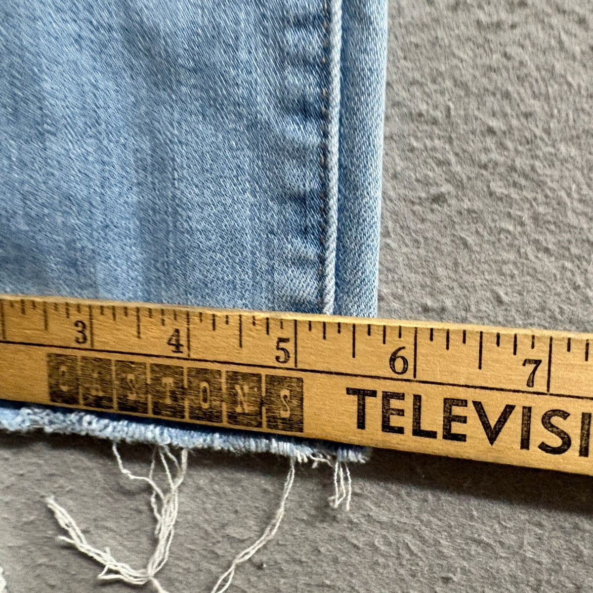Levis 711 Skinny Jeans Womens Size 32 Light Wash Frayed Raw Hem Denim Pants