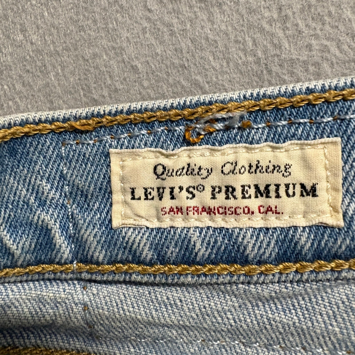 Levis Premium Ribcage Straight Jeans Womens 26 Distressed Light Wash Denim