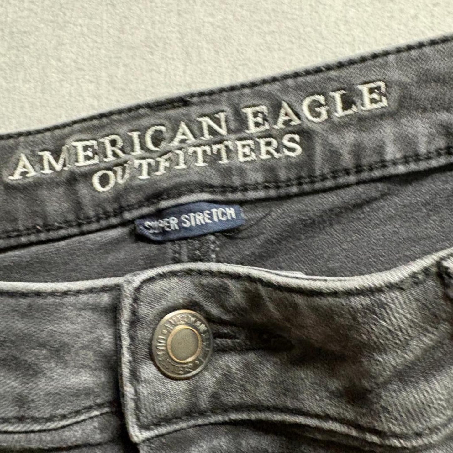 American Eagle Super Hi-Rise Jegging Womens 14 Black Distressed Ripped Knee