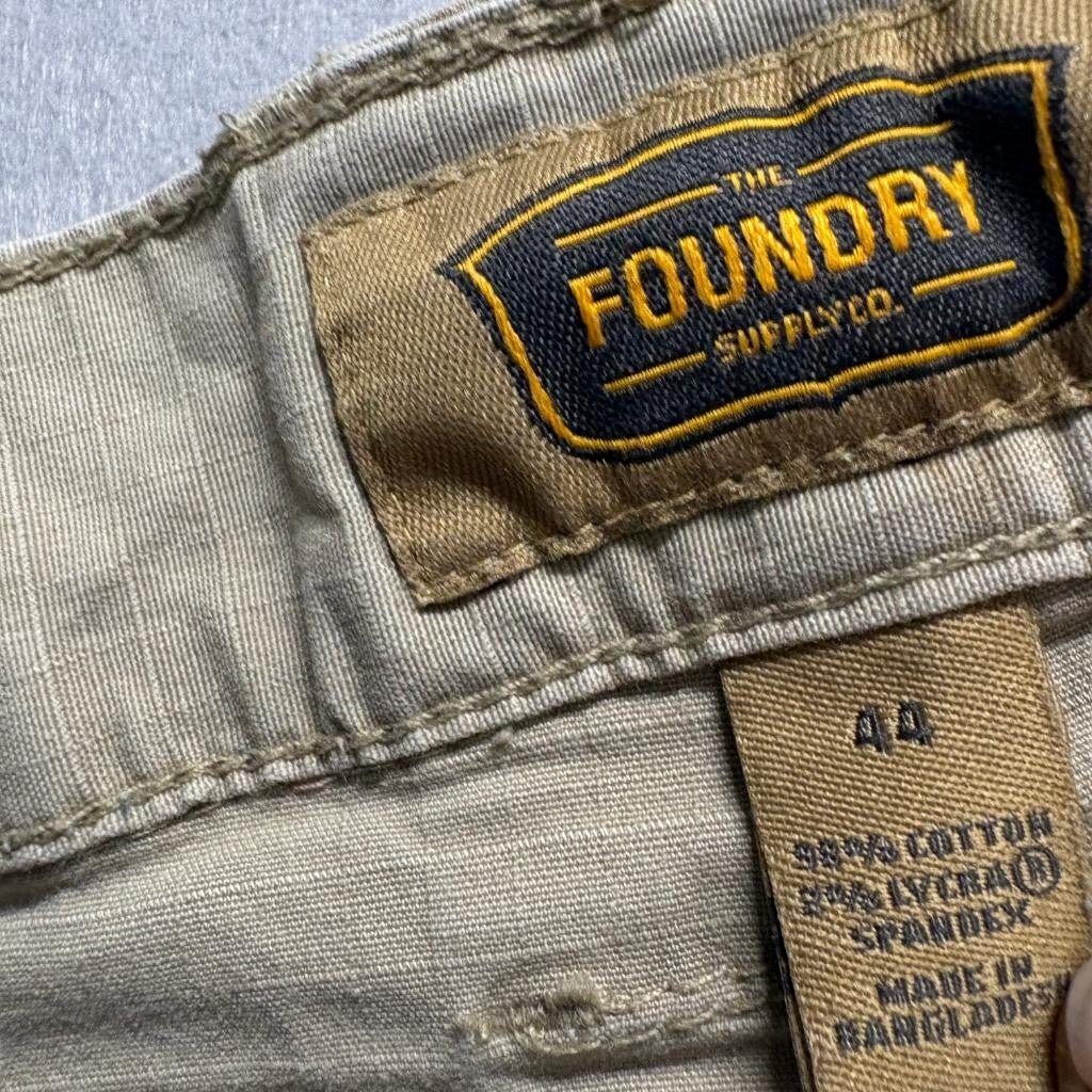 The Foundry Supply Co Mens Cargo Shorts Size 44 Tan Khaki Elastic Waist Stretch