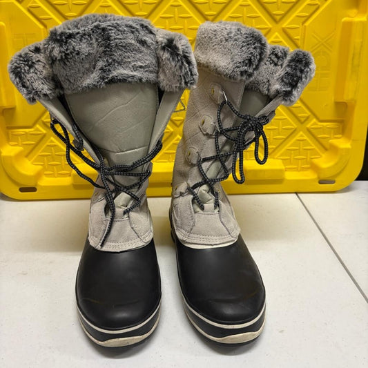 Khombu Emily Women's Winter Snow Boots Size 10M Gray Suede Waterproof Duck Boots
