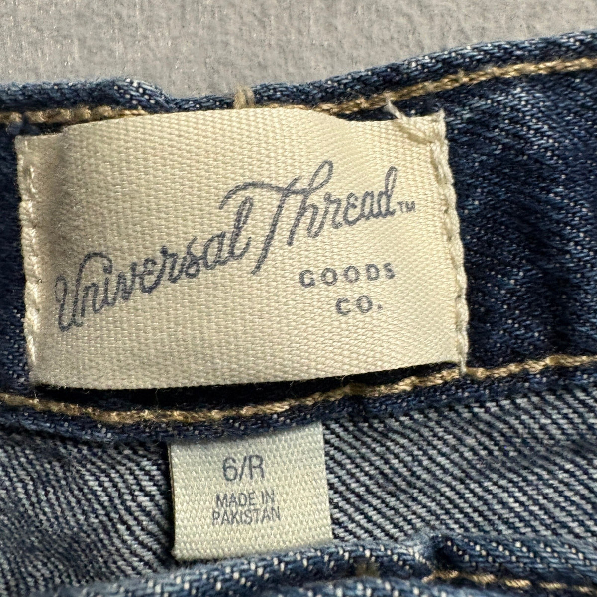 Universal Thread High Rise Curved Leg Ankle Jeans Womens Size 6/R Blue Denim
