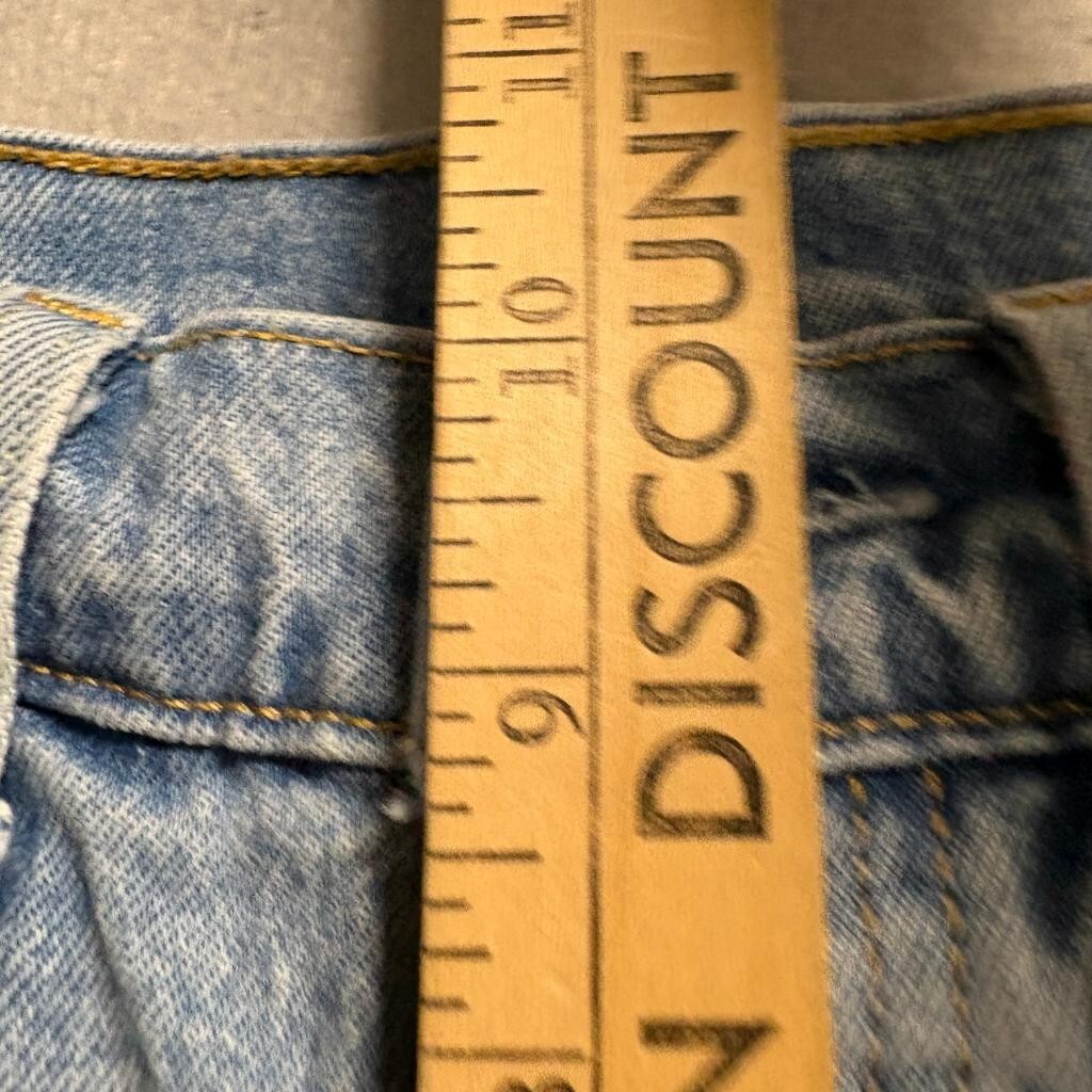 Levis 501 Original Crop Jeans Womens 25 Light Wash Blue Denim Frayed Hem