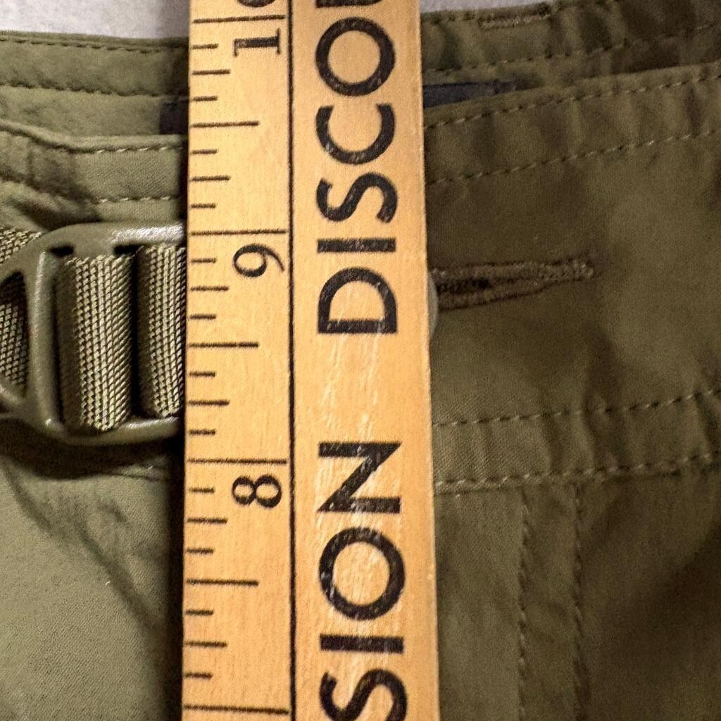 REI Co-op Sahara Cargo Shorts Womens Size 8 Green Nylon Spandex Hiking Outdoor