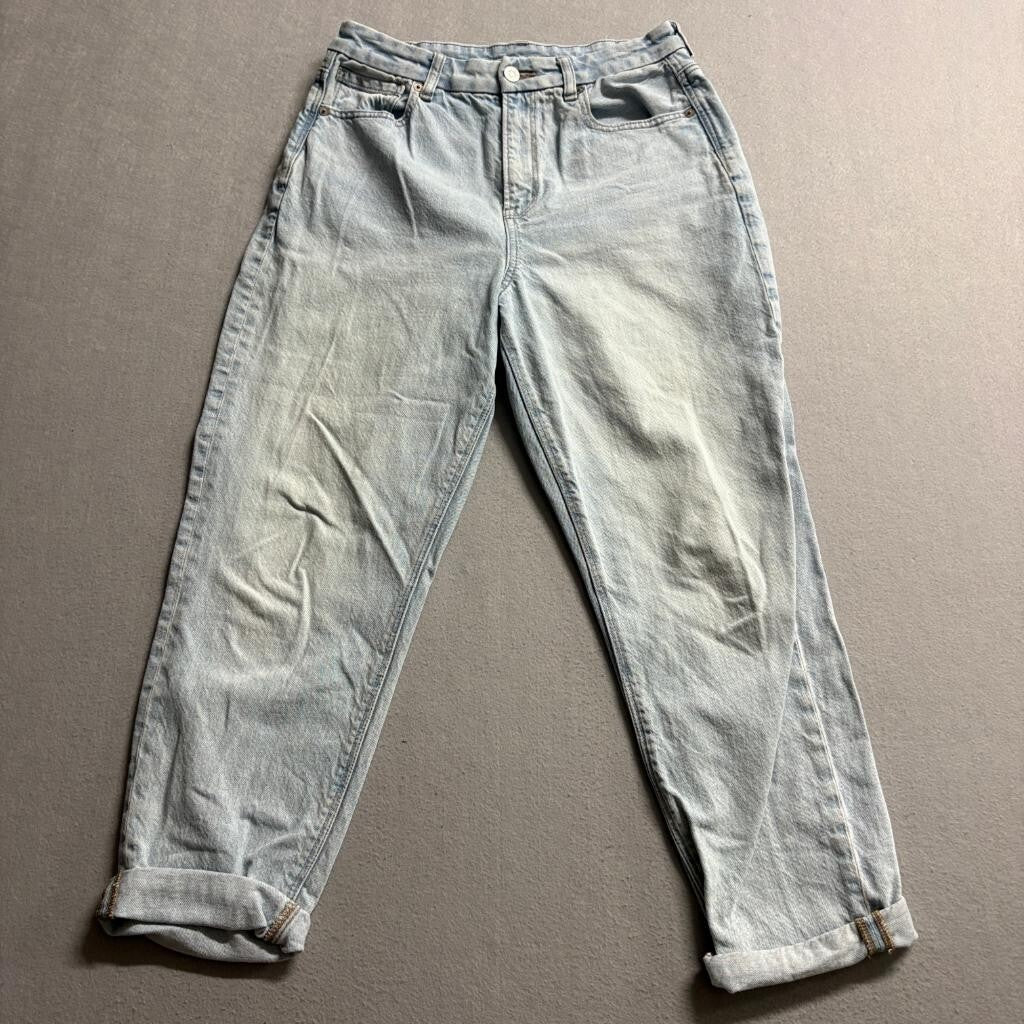 American Eagle Curvy Mom Jeans Womens 8 Short Light Wash Denim High Rise Strigid