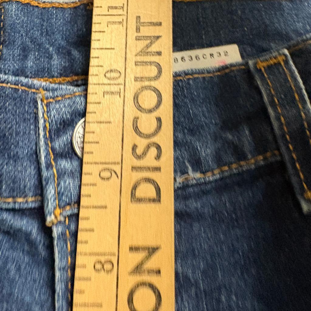 Vintage Levis 550 Womens Jeans Size 6 M Pet Relaxed Fit Tapered Leg Made in USA