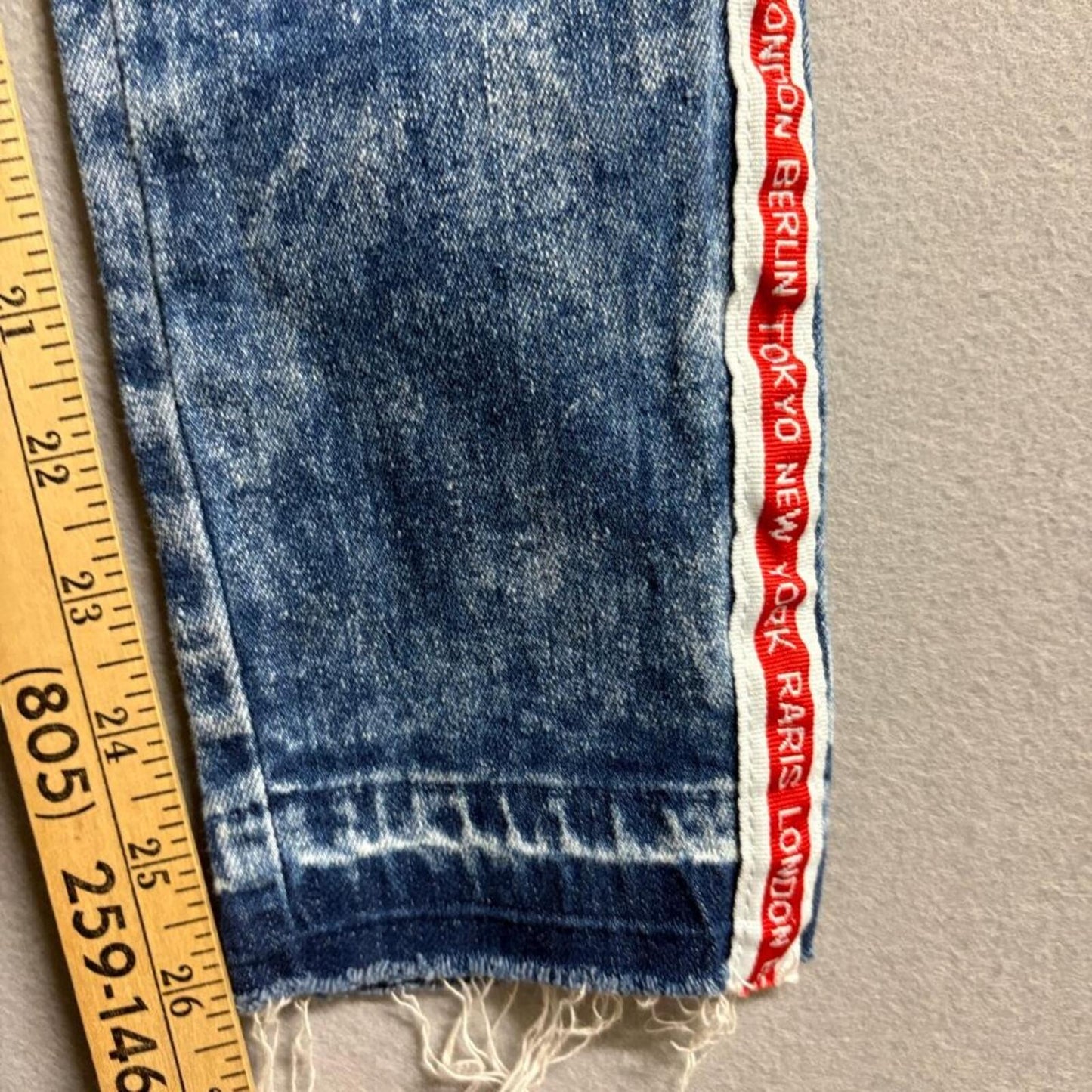 VIP Jeans Womens 3/4 Distressed Acid Wash Skinny Jeans Side Stripe Raw Hem