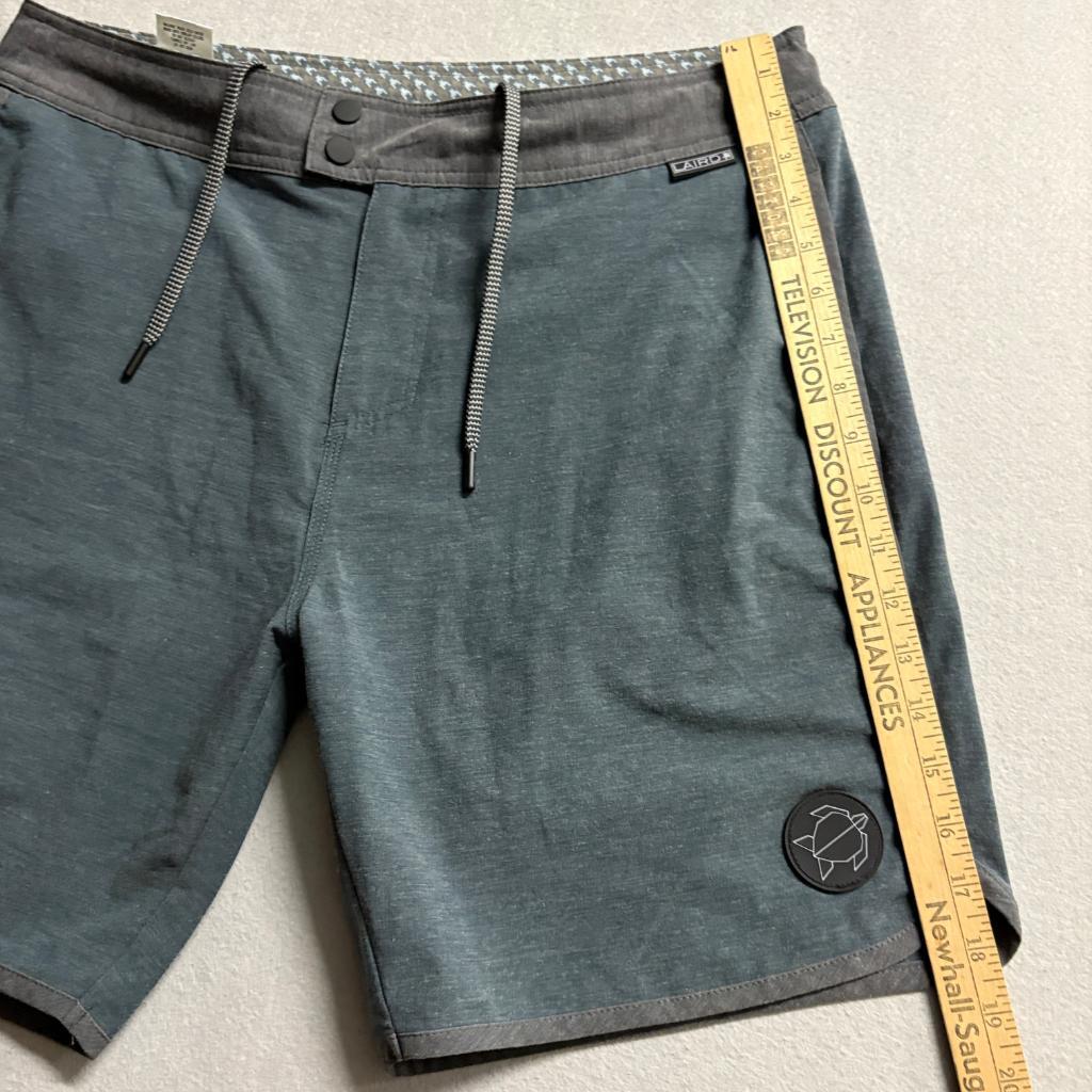 Laird Apparel Vantage Performance Board Shorts Mens 33 Blue Gray Swim Trunks