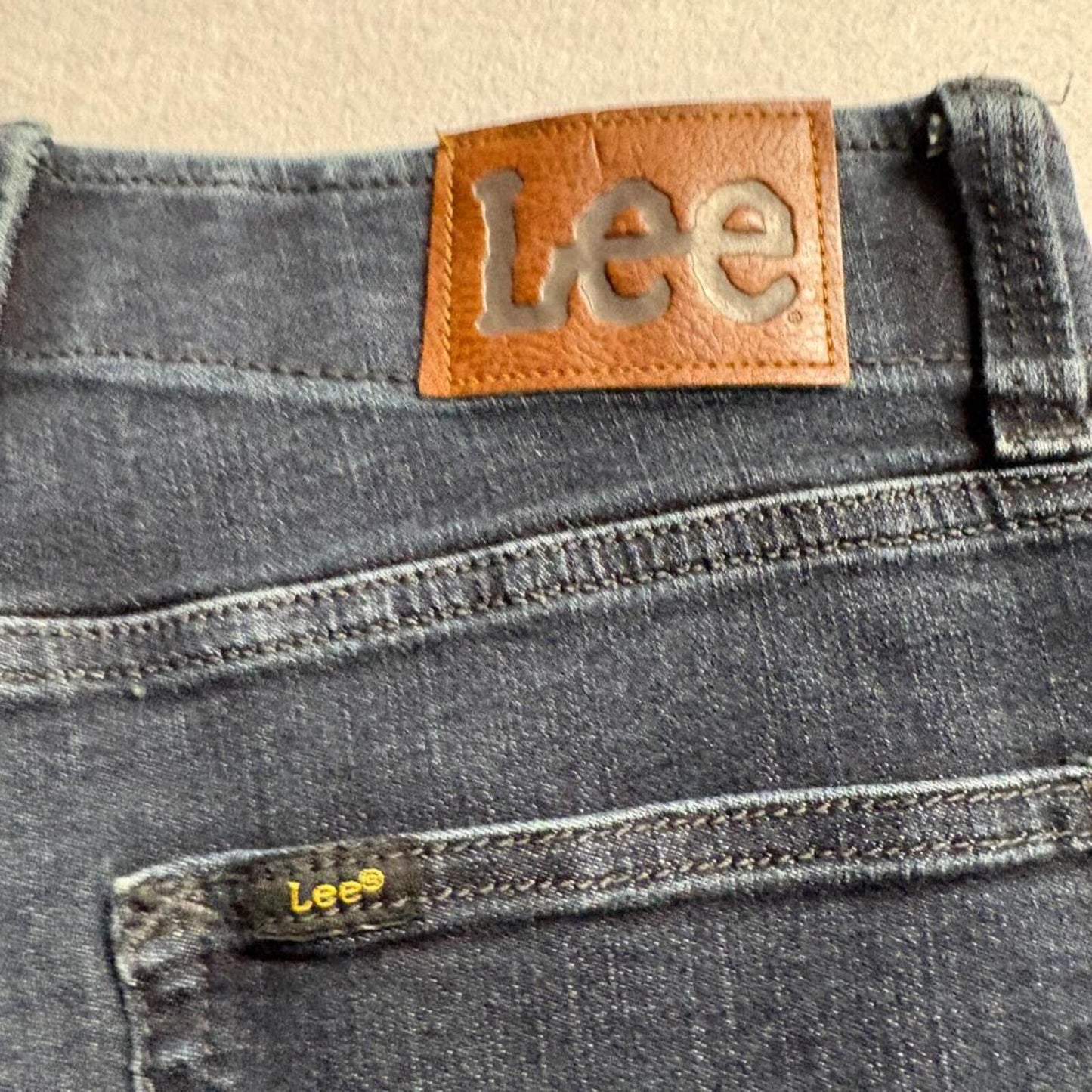 Lee Extreme Motion Slim Fit Straight Leg Jeans Mens 31x30 Dark Wash Stretch Blue