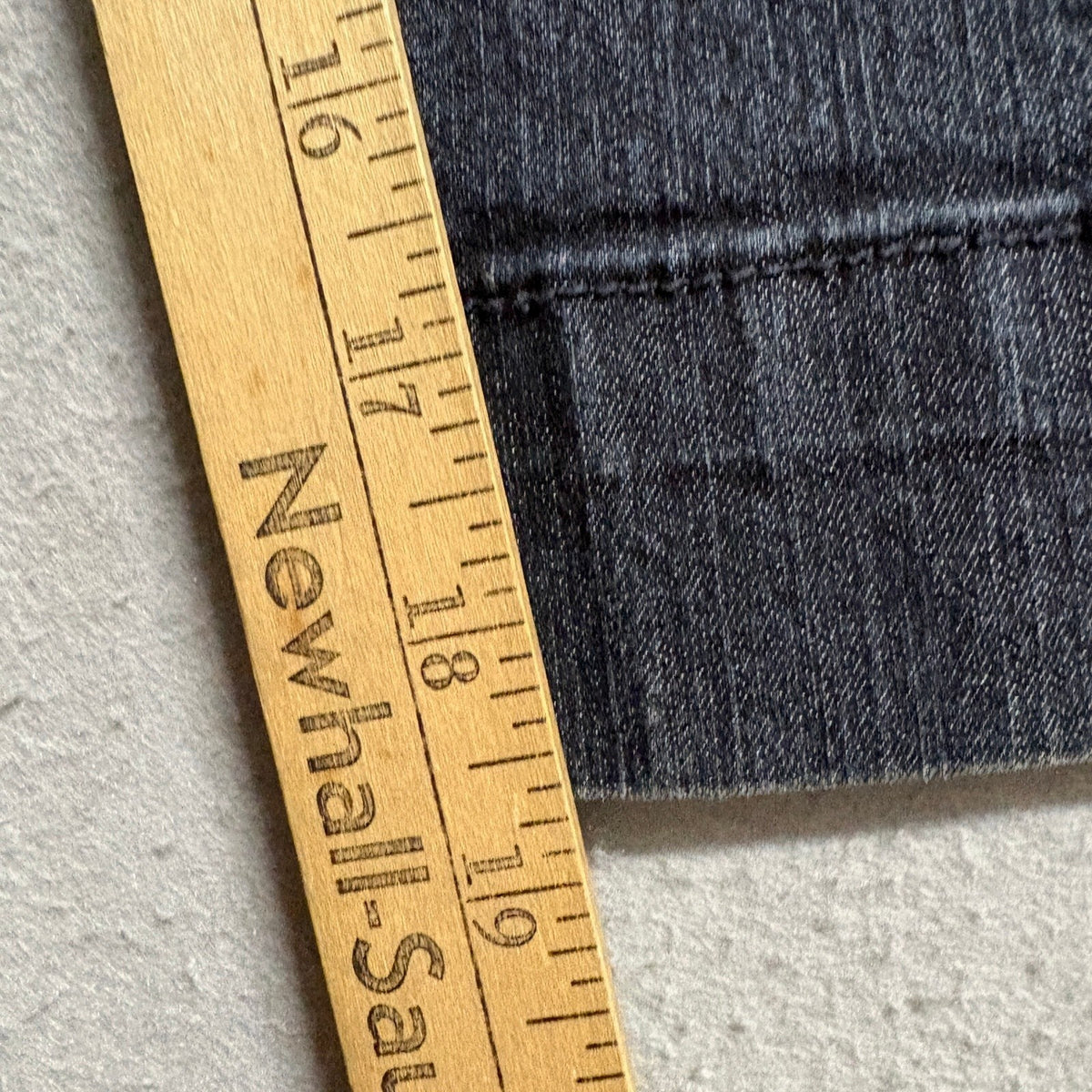 Bandolino Maureen Capri Denim Pants Womens Size 12 Dark Wash Stretch Crop Jeans