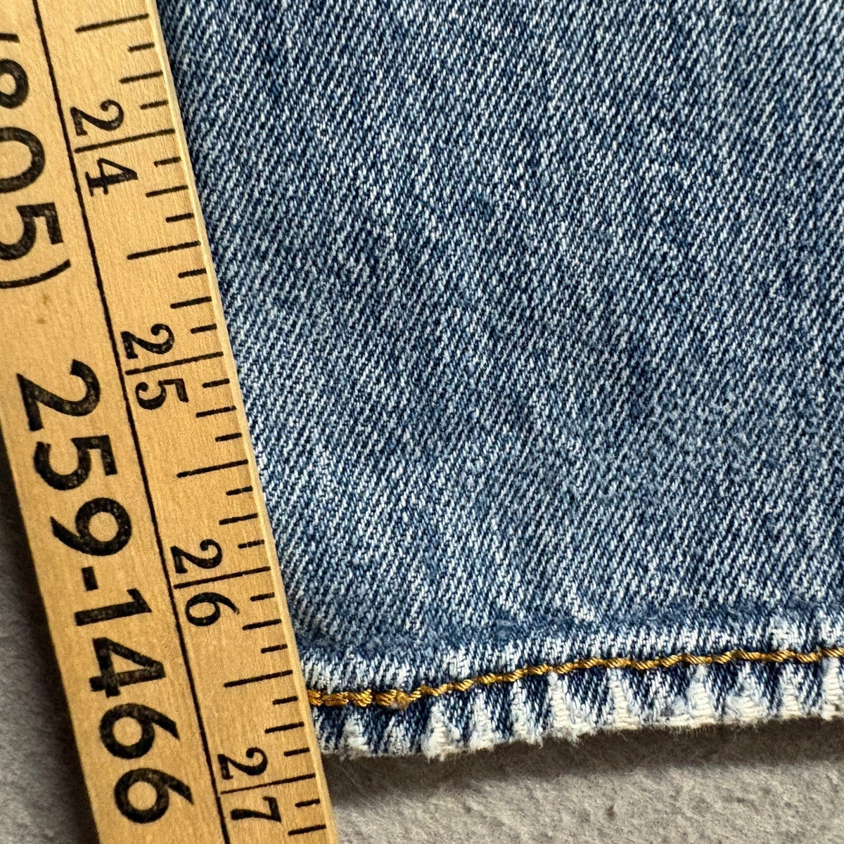 Levis 501 Original Fit Jeans Mens 31x30 Light Wash Button Fly Denim Blue