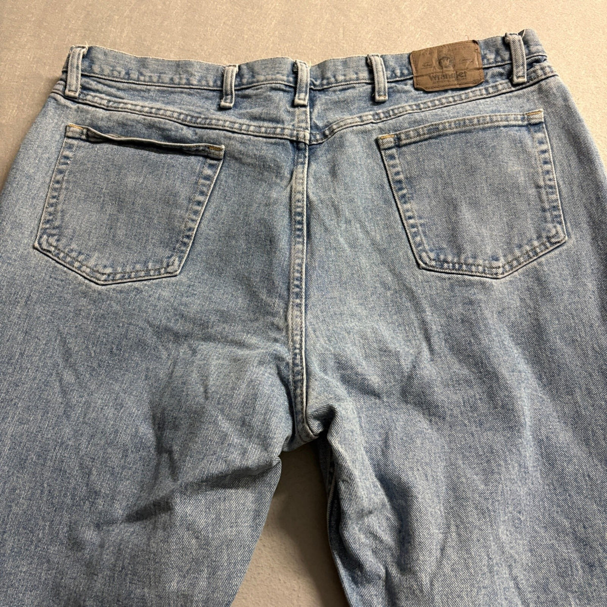 Wrangler Relaxed Fit Jeans Mens 42x32 Blue Light Wash Denim 97601SB Cotton Work
