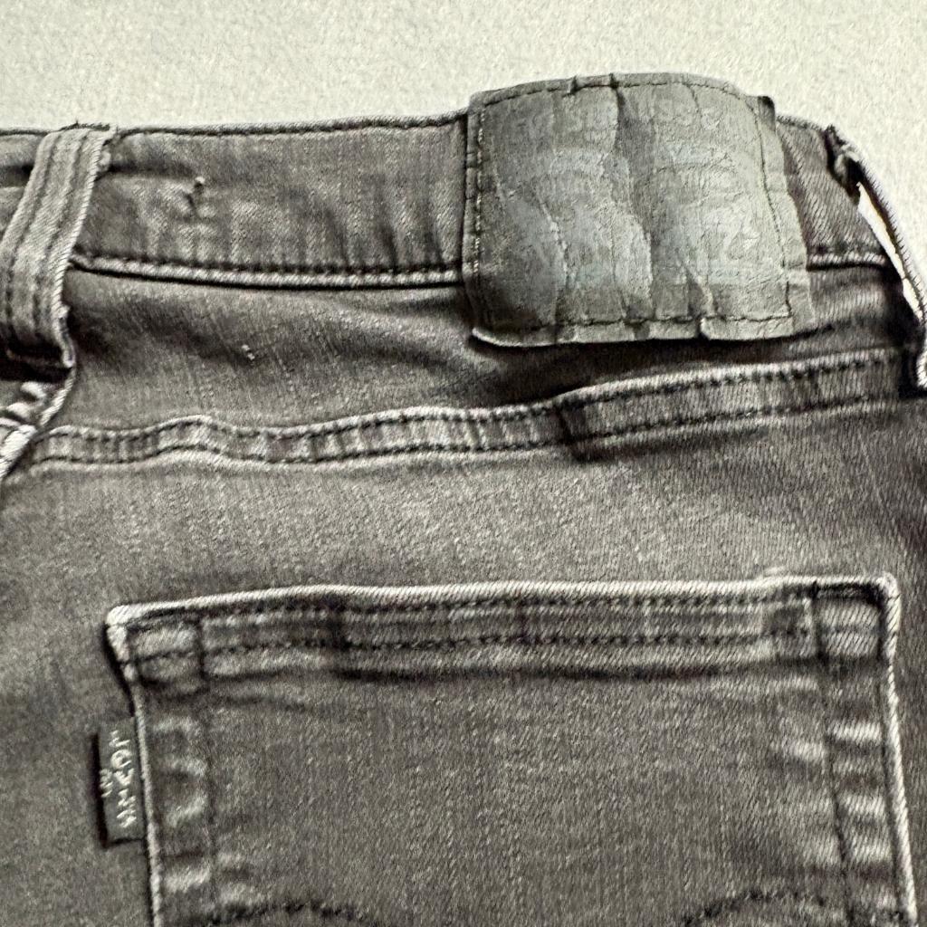 Levi's 724 High Rise Straight Jeans Womens Size 30x32 Black Denim Stretch