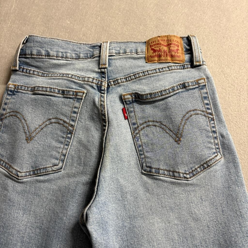 Levis Wedgie Straight Jeans Womens 26 Light Wash Distressed Raw Hem Denim