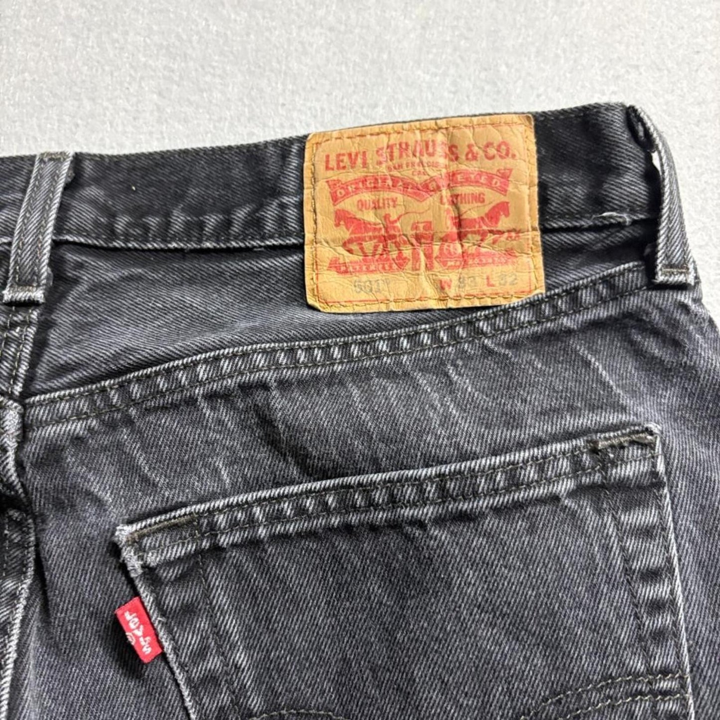 Levis 501 Original Fit Jeans Mens 33x32 Black Denim Button Fly Straight Leg