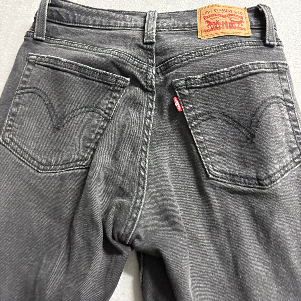 Levi's Wedgie Straight Jeans Womens 26 Distressed Black Denim High Rise W26 L28