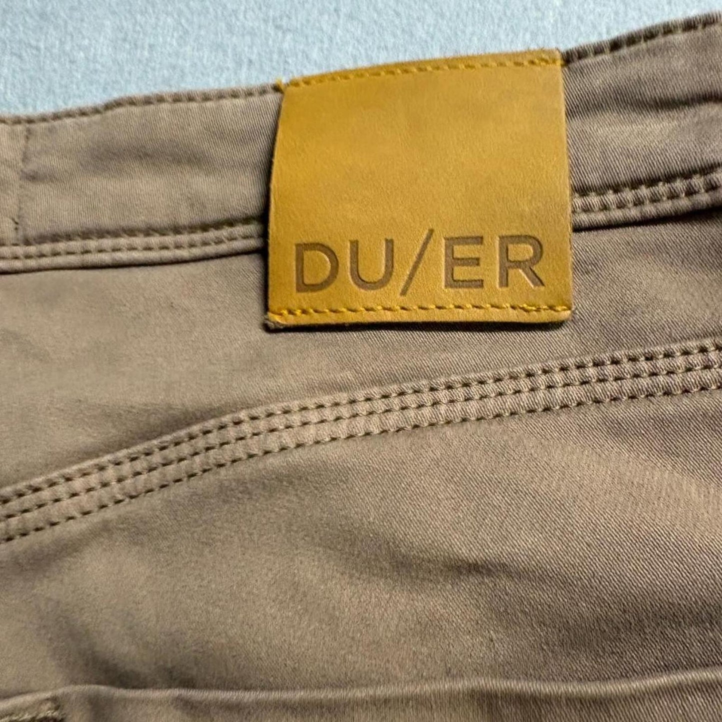 Duer No Sweat Pants Mens 30x32 N2X Slim Fit Brown Stretch Commuter Jeans