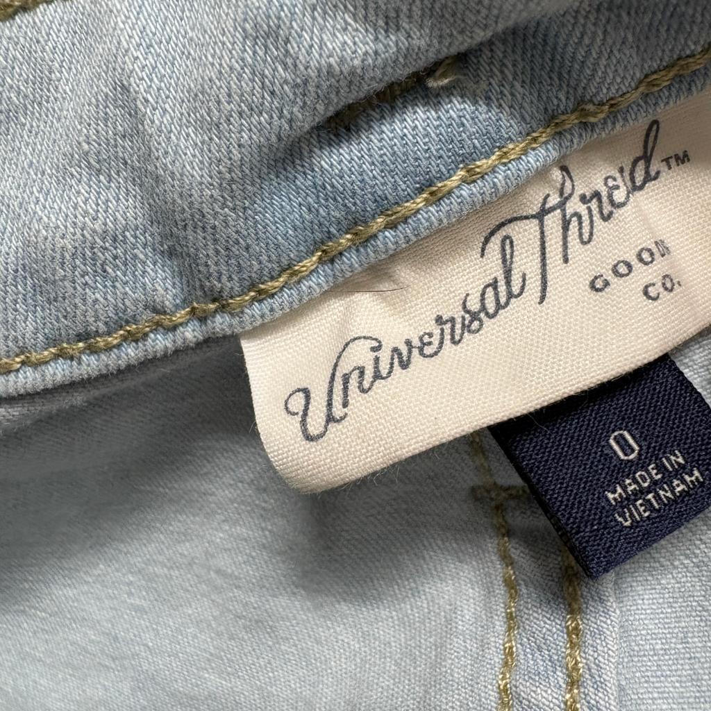 Universal Thread Cargo Jeans Womens Size 0 Light Wash High Rise Belted Denim