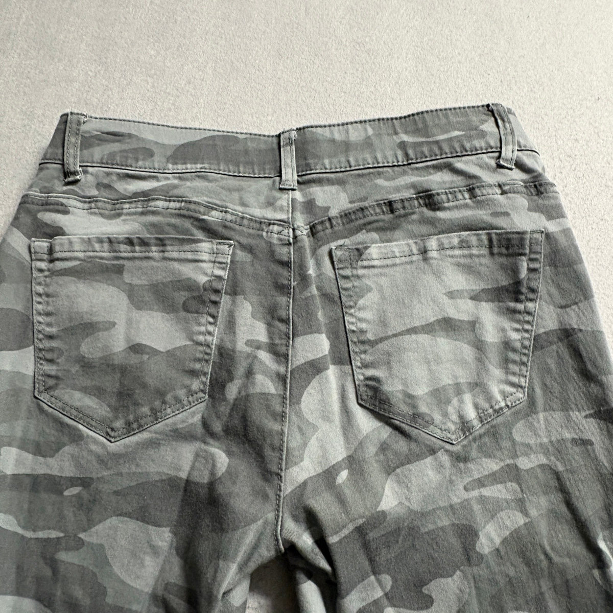 Democracy Ab Technology Camo Pants Womens Size 6 Gray Camouflage Stretch Skinny