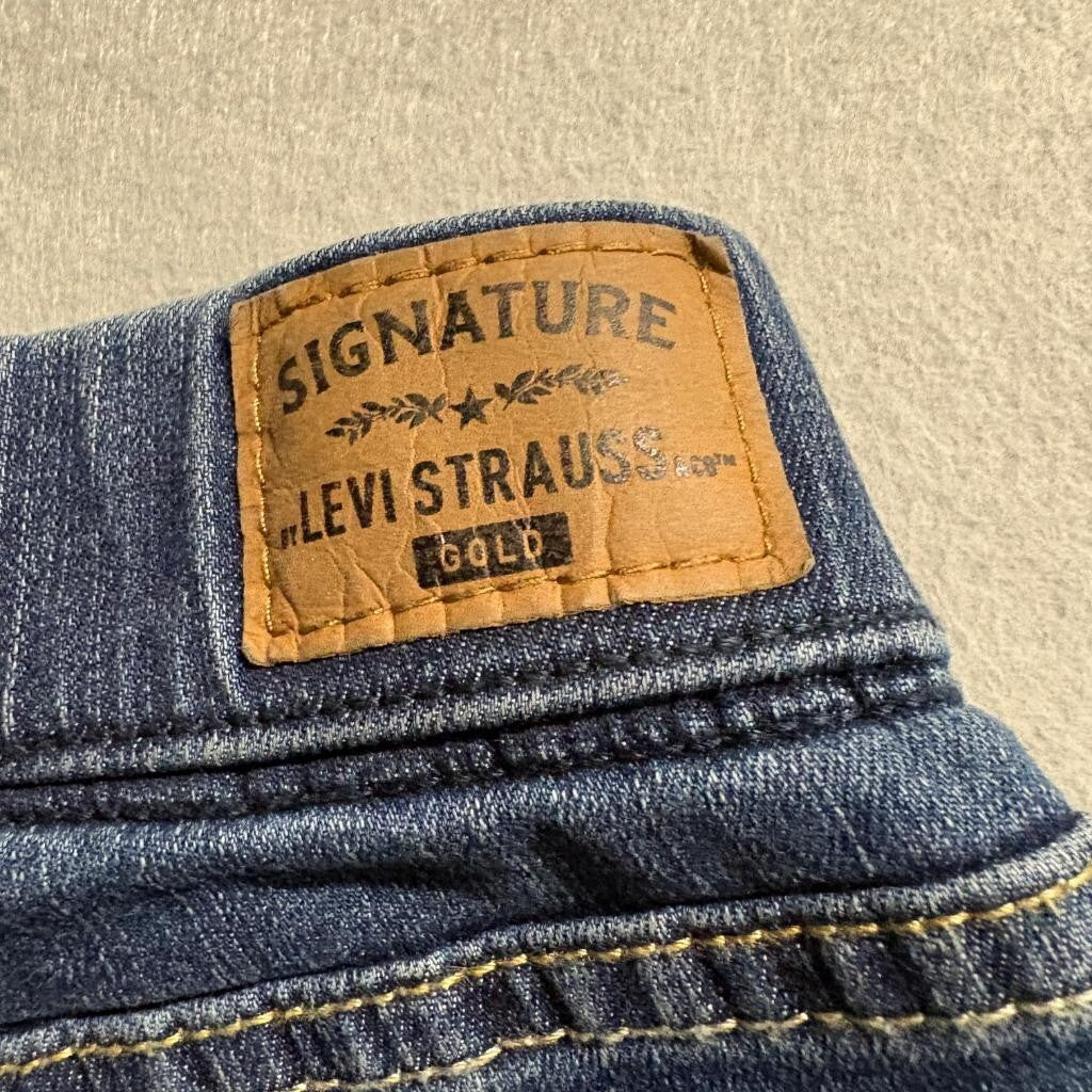 Signature by Levi Strauss Totally Shaping Pull On Skinny Jeans Womens 4M 27x30