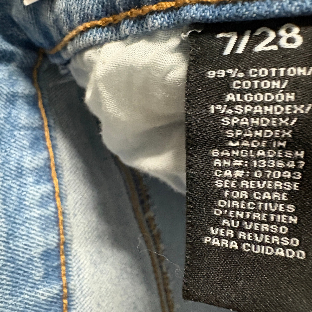 Celebrity Pink Womens Hi-Rise Mom Jeans Size 7/28 Blue Distressed Denim New