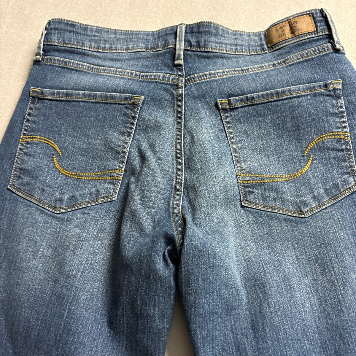Signature by Levi Strauss Women 10 Short Modern Boot Cut Denim Jeans Blue W30