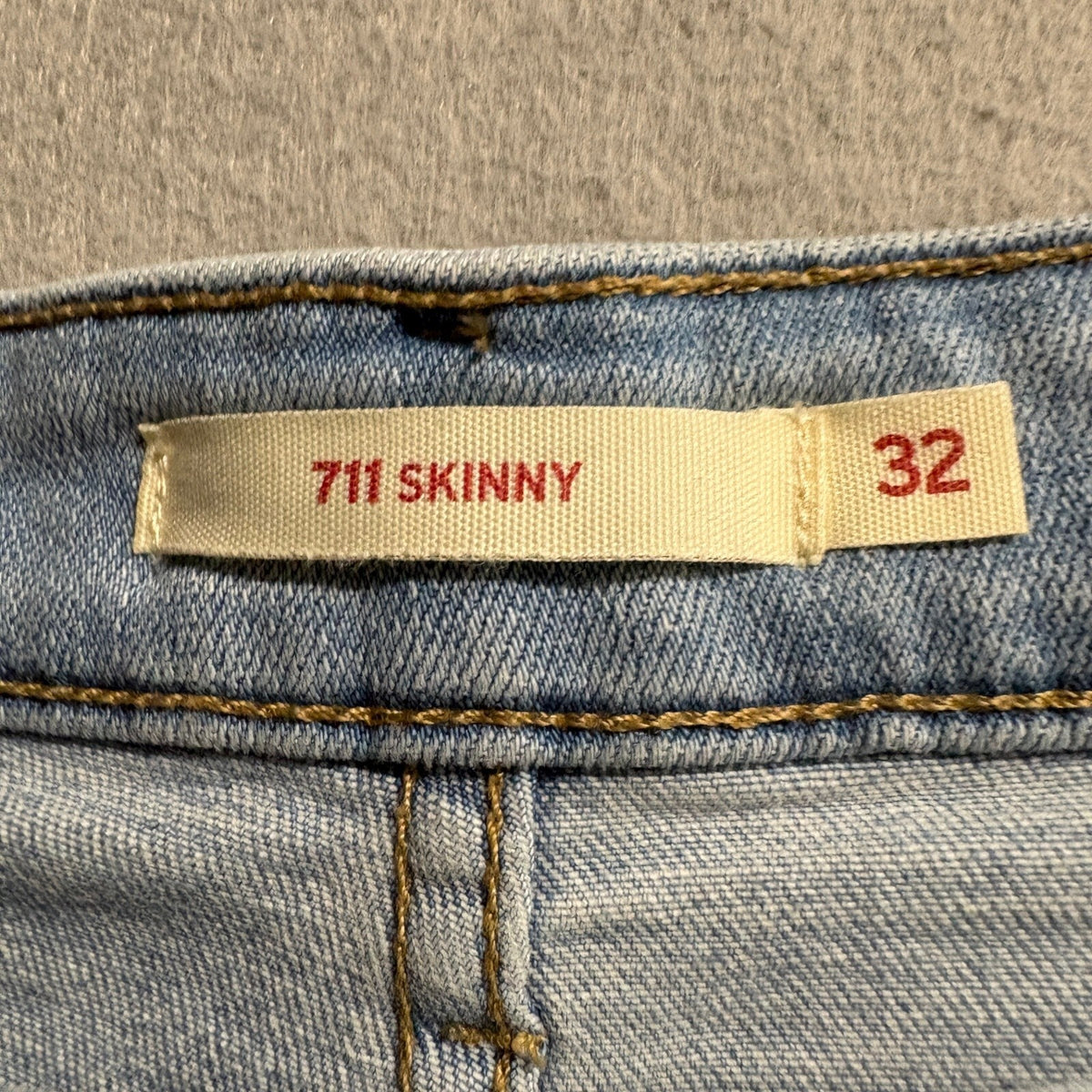 Levis 711 Skinny Jeans Womens Size 32 Light Wash Frayed Raw Hem Denim Pants
