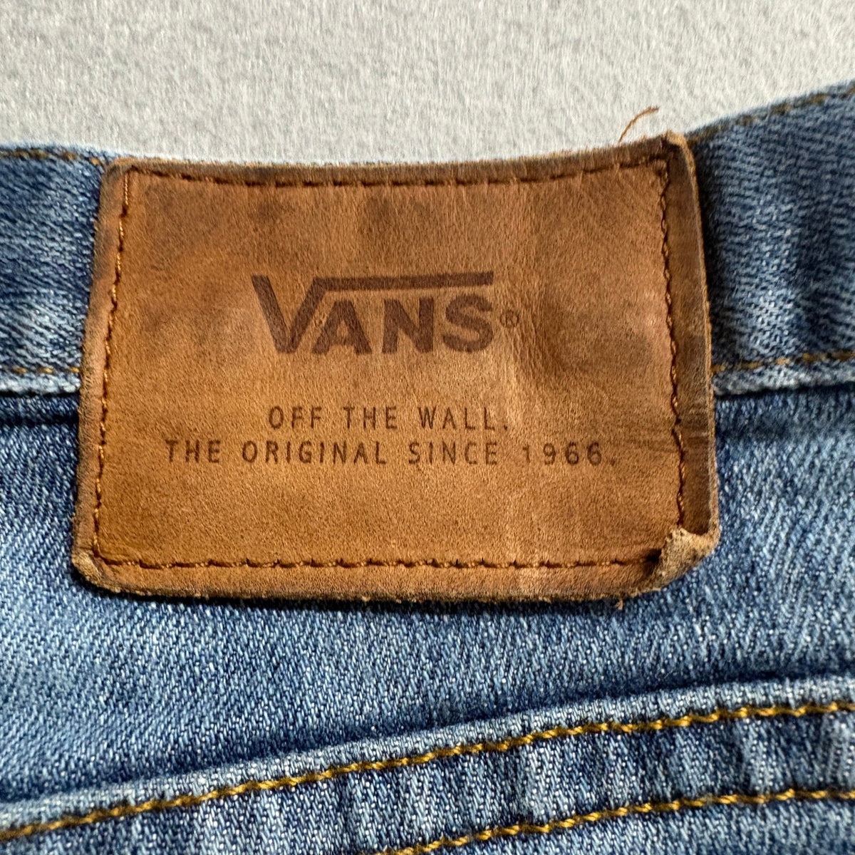 Vans V66 Standard Distressed Mens Blue Denim Jeans Size 30 x 30 Ripped Knees