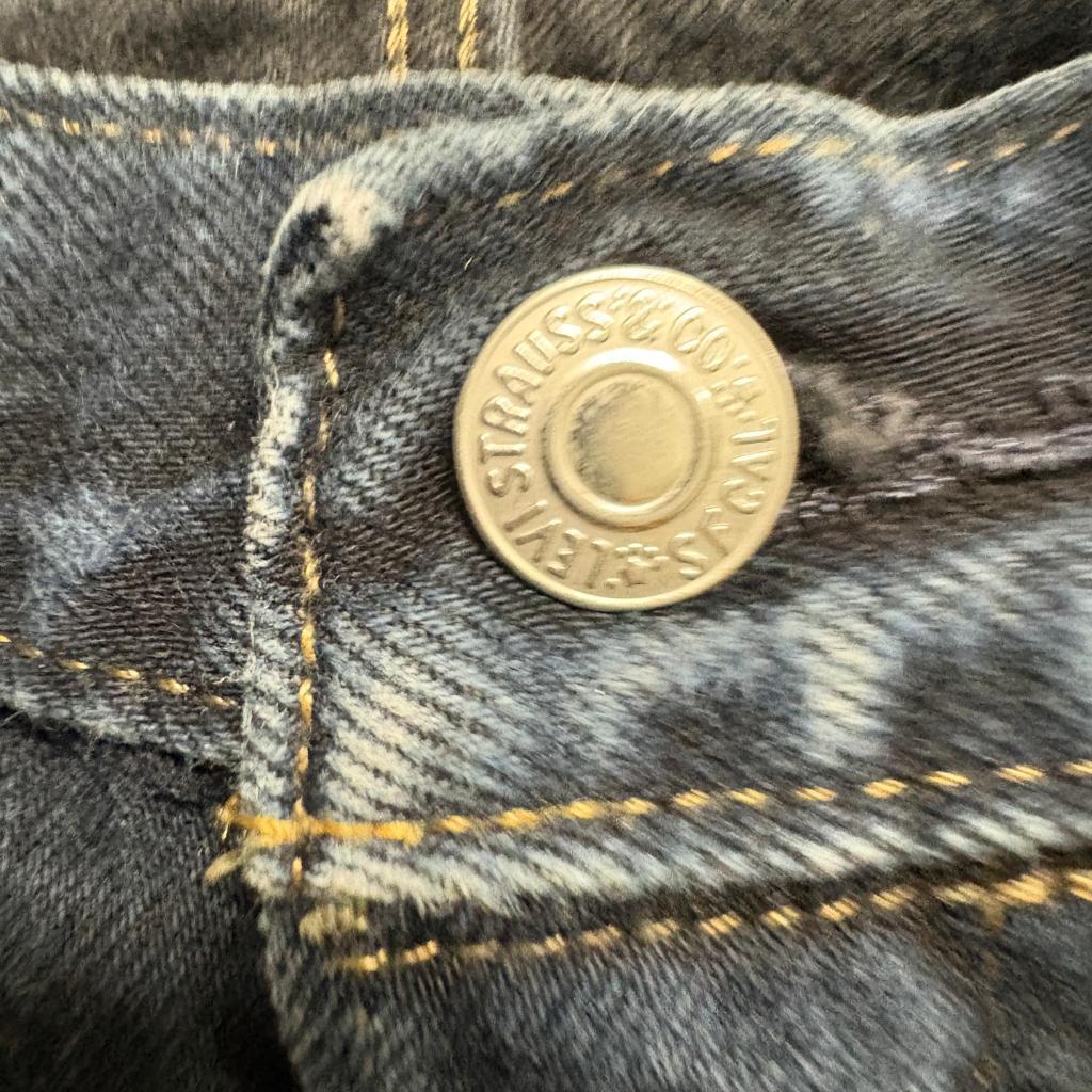 Levis Premium 501 Original Fit Jeans Mens 34x32 Dark Wash Button Fly Blue Denim