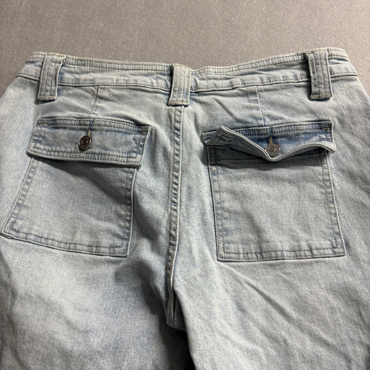 KAN CAN Cargo Jeans Womens Size 11/29 High Rise Raw Frayed Hem Light Wash Denim