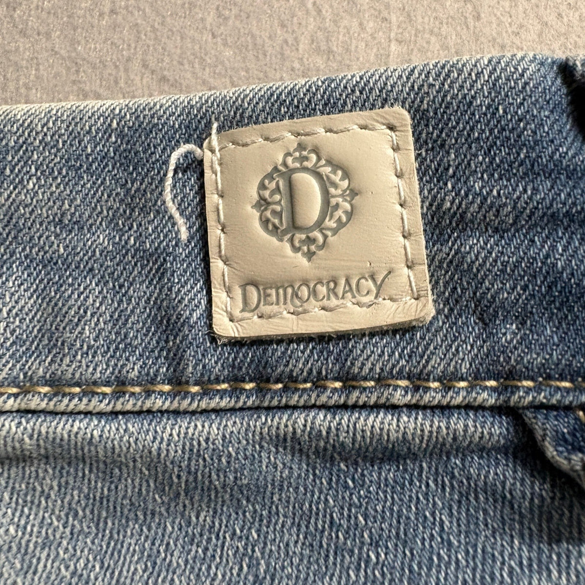 Democracy Womens High Rise Cropped Denim Jeans Size 2 Light Wash Stretch Raw Hem