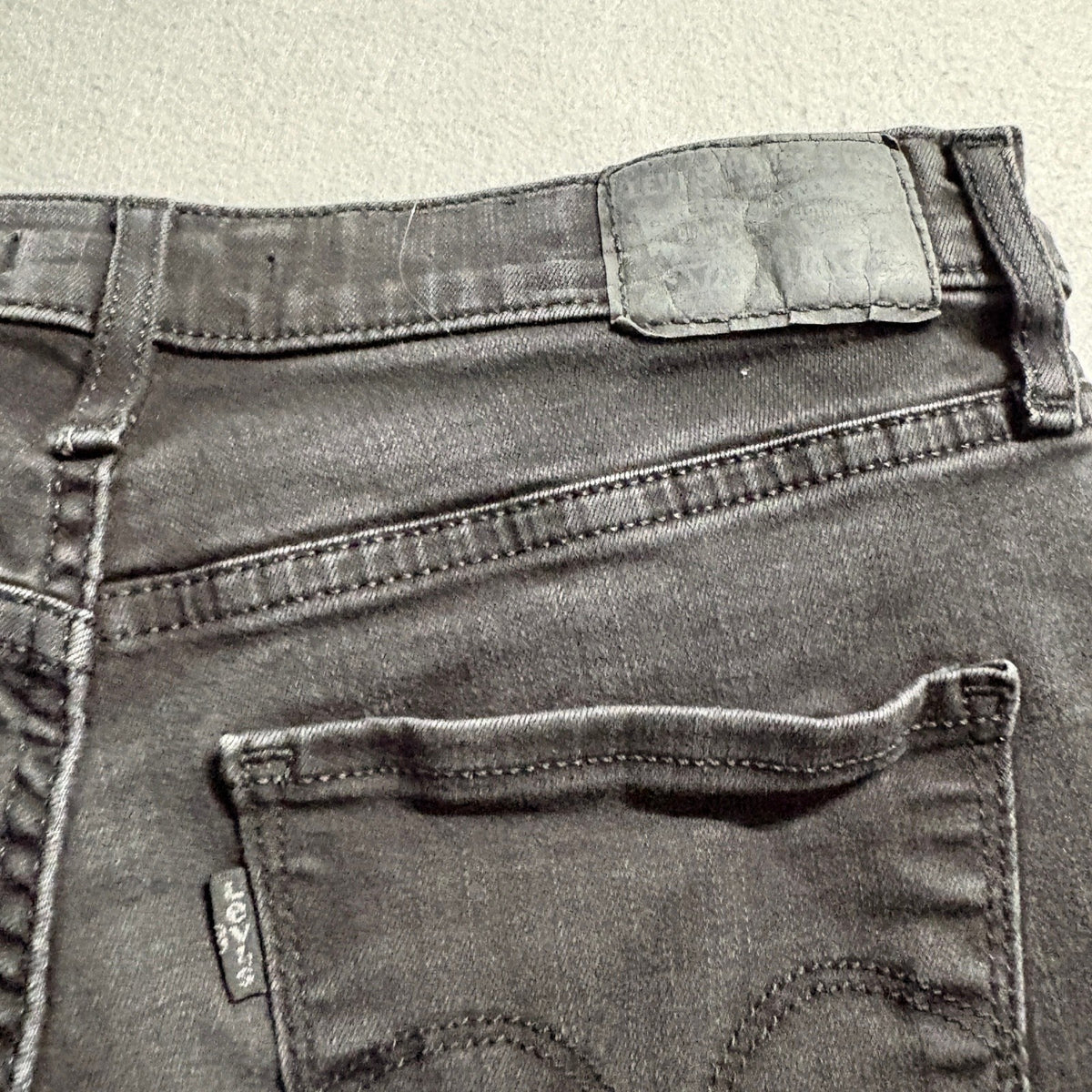 Levi's 311 Shaping Skinny Jeans Womens W28 L30 Black Denim Mid Rise Stretch