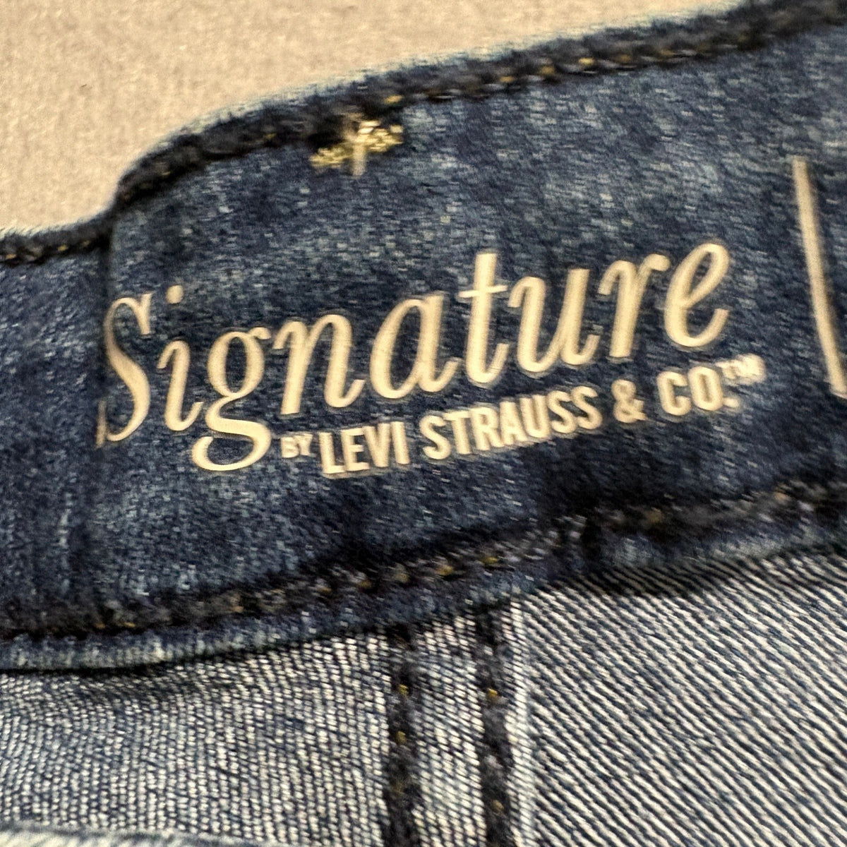 Signature by Levi Strauss Women 10 Short Modern Boot Cut Denim Jeans Blue W30