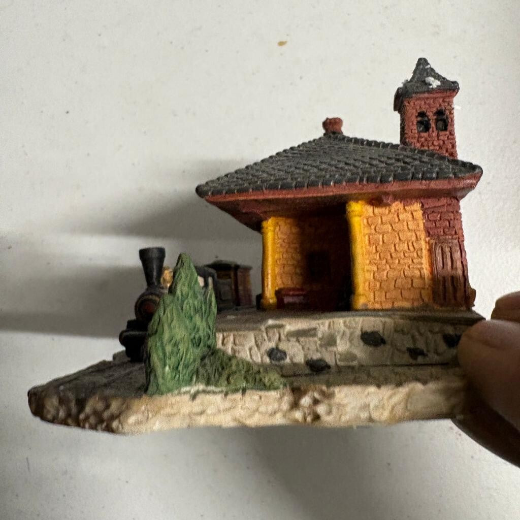 Department 56 Dickens Village Miniature Train Station and Train Cold Cast